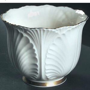 Lenox Athena collection bowl. Cream with 24 Kt. gold accents.